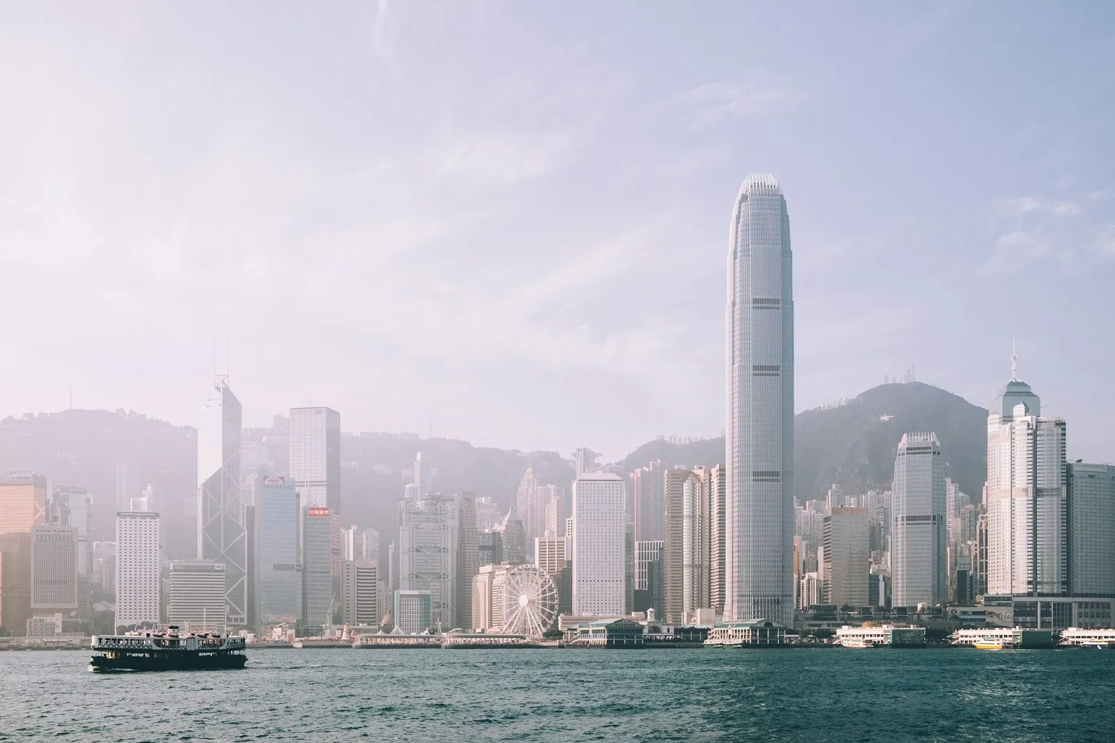 Skyline de Hong Kong visto desde el puerto Victoria